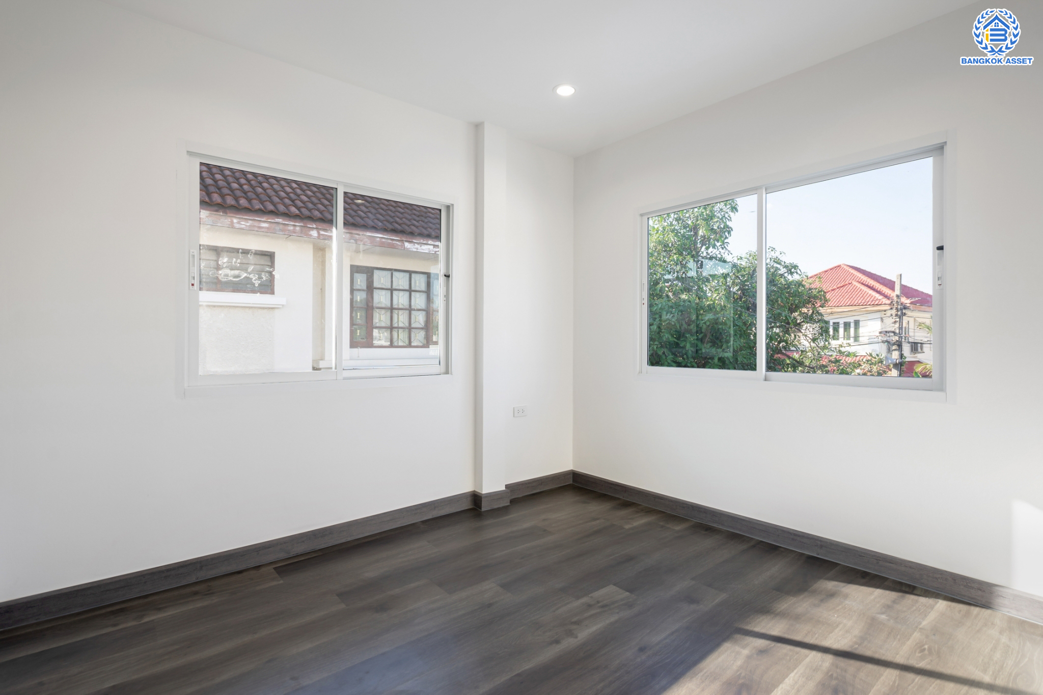 บ้านมือสองตกแต่งใหม่ แบรนด์ LH ม.ชลลดา สายไหม บ้านเดี่ยวหลังใหญ่ เนื้อที่ 61.3 ตร.ว. ฟังก์ชัน 3 ห้องนอน 2 ห้องน้ำ จอดรถได้ 2 ที่จอดรถ พร้อม Facilities ครบครัน บนทำเลเดินทางสะดวก เชื่อมต่อถ.สายไหม, ถ.พหลโยธิน ใกล้รถไฟฟ้าสายสีเขียว "สถานีแยกคปอ."  และทางด่วน "รามอินทรา-วงแหวนรอบนอก"